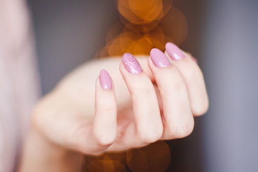 Najdroższy manicure świata? Klientka omyłkowo zapłaciła za paznokcie 15 tysięcy złotych!